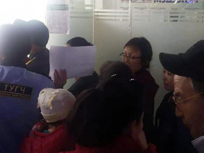 Арилжааны банкууд ачааллаа дийлэхээ больжээ