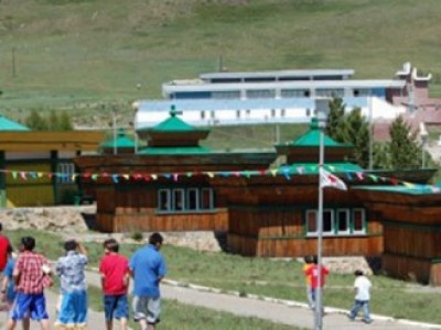 Хүнд нөхцөлд амьдарч буй хүүхдүүдийг зусланд явуулна