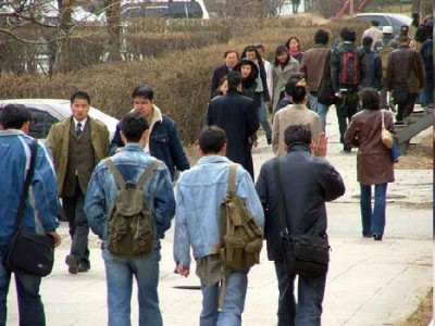 Монгол залуус ажилгүй, эрх мэдэлгүй байна