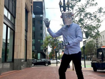 Ажилд орохын тулд робот болжээ