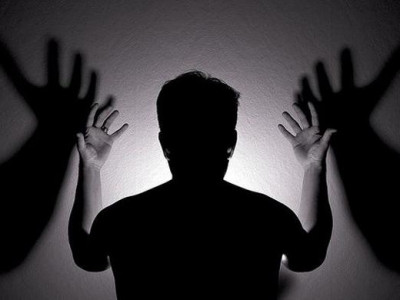 Өстэй хүнийхээ нэрийг муу муухай болгонд нааж ярьсаар хийморийг нь доройтуулжээ