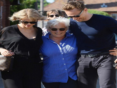 Тайлор Свифт “шинэхэн хадам”-тайгаа танилцжээ