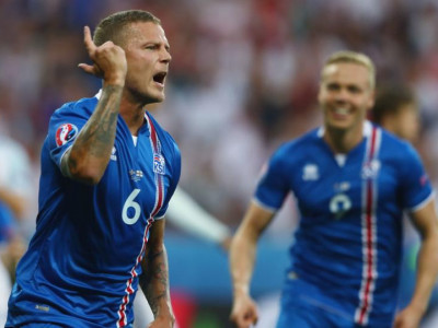 Исландын шигшээ баг Европын аваргын хамгийн том дуулианыг тарилаа