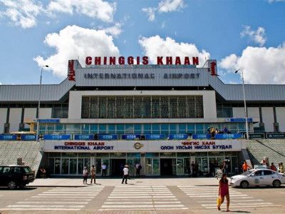 Нисэх буудал руу автомашин оруулахыг түр хориглоно