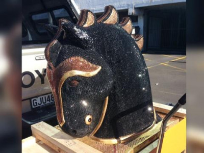 Шинэ Зеландад кокаинтай ”Тройн морь” орж иржээ