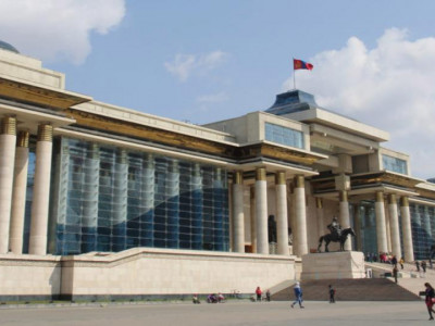 Давхар дээлний суганд хавчуулагдсан дэд сайдууд