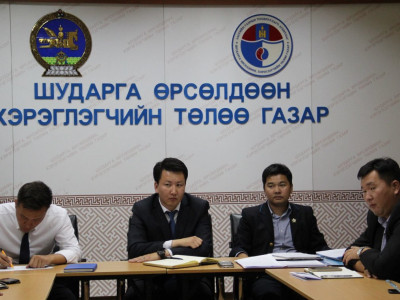 Харуул хамгаалалтын машиныг нэгдүгээр эгнээгээр явуулж, шар маякыг сольж өгөх шаардлагатай байна