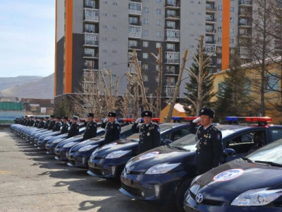 АСЕМ-аар 32152 ам.долларын үнэтэй 52 ширхэг приус авч 
