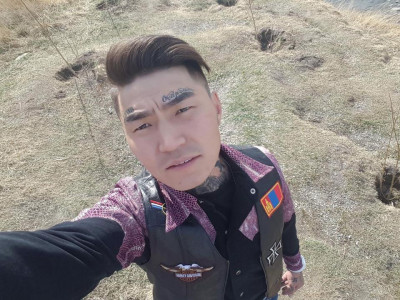 Ард түмнийхээ мөнгийг идээд таргалаад үхэхгүй байгаа хүмүүсийг бодвол шатсан ламп идсэн надад санаа зоволтгүй