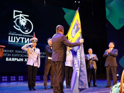 ШУТИС–ийг “Хөдөлмөрийн гавьяаны улаан тугийн одон”-гоор шагналаа