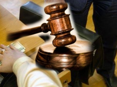 Хэргээс мултрахыг хүссэн этгээдүүд прокуроруудыг 