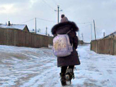 Бага ангийн сурагчдыг амраая