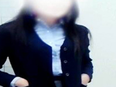 Цагдаагийн албан хаагчид 17 настай охины хурууг тастжээ
