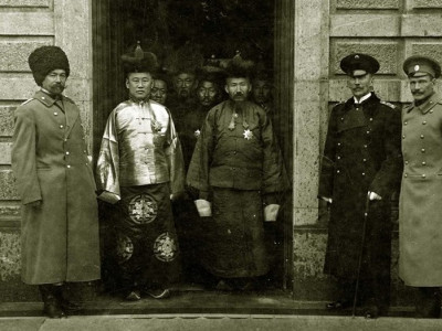 Богд хааны ордон кино театртай байжээ