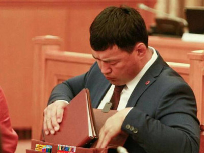 А.Сүхбат гишүүн хүчирхийлэлтэй, ядуу нийгэмд дуртай юм байна  