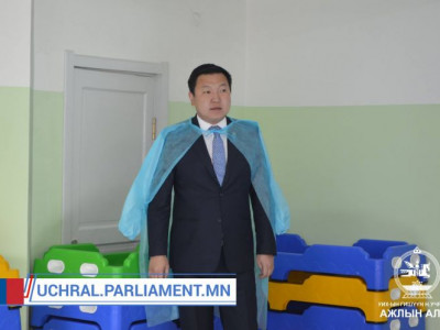 УИХ-ын гишүүн Н.Учрал СХД-ийн хүүхдийн сувилалд халуун тогоо, зөөлөн тоглоомууд бэлэглэлээ