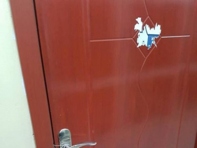 Хорооны засаг даргыг өрөөнд нь лацдаад явжээ