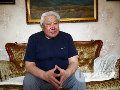 Д.Бямбасүрэн: Банкууд эдийн засгийн шим шүүсийг сорж байна