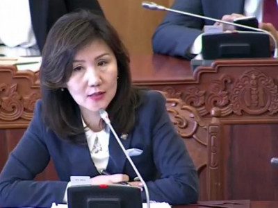 М.Оюунчимэг: 14 их наяд төгрөгийг салхинд хийсгэчихсэн байна