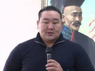 Аса аварга залуу бөхчүүдийг жижигрүүлэв