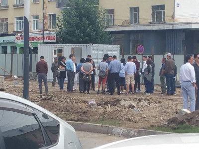 Намаасаа урвасан Э.Мөнх-Очир Нийслэлийн бодлогыг унагаахаар яваа юу?