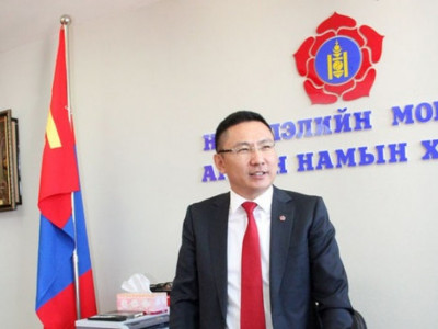 Ц.Сандуйд сандлаасаа буух ухаан хайрла
