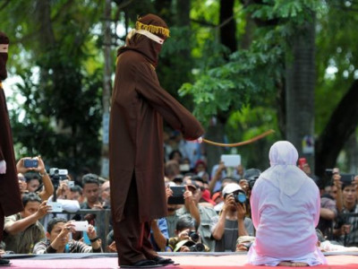 Индонезийг шариатын хуулиас татгалзахыг уриаллаа
