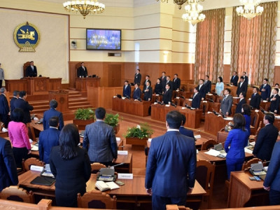 Уулчдын гэгээн дурсгалыг хүндэтгэж эмгэнэл илэрхийллээ