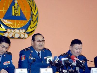 ОБЕГ: Цасан шуурга шуурч, хүйтэрнэ