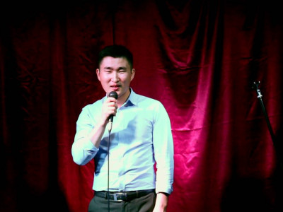 ”UB comedy”-ийн Идэрээ тайзнаас хөөгджээ