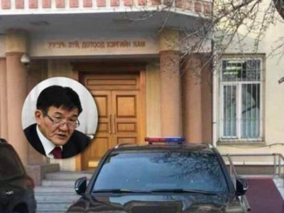 Эдийн засгийн хямрал нь ч бас зохиомол юм биш үү