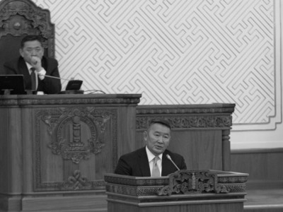 Ерөнхийлөгч, УИХ хоёрын хэн нь хуулийг худал тайлбарлаад байна вэ?