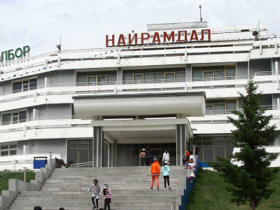 “Найрамдал” зуслангийн ажилчдын 18 БАЙРНЫ ордер “ЕАС” компаний захирлын нэр дээр гарсаны учрыг тайлбарлаач О.Дорждэрэм захирал аа ...