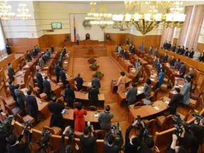 Нэг гишүүнээ явуулж, Тавантолгойн хувь заяаг шийдсэн хаврын чуулганыг УИХ-ын гишүүд хэрхэн дүгнэв