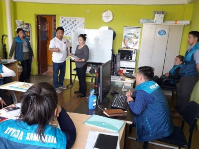 Үерт өртсөн хүүхдүүдэд хамгааллын үйлчилгээ үзүүлж байна