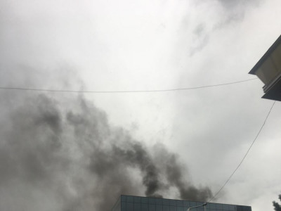 Засгийн газрын ордоны хажууд байрлалтай Таван Богд компанийн барилгад гал гарчээ