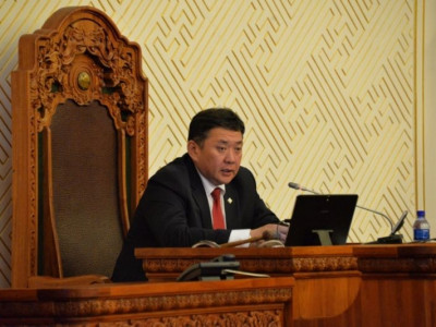 Ээлжит бус чуулганы тов зөвхөн М.Энхболдын гарт байна 