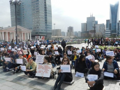  Энэ сарын 15-ны дотор  цалин нэмэгдүүлэхгүй бол орон даяар 100 хувь ажил хаяна гэж мэдэгдлээ