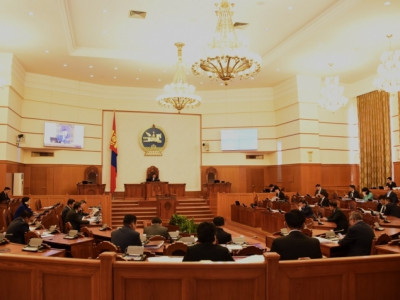 Гаднаас залуургатай төр