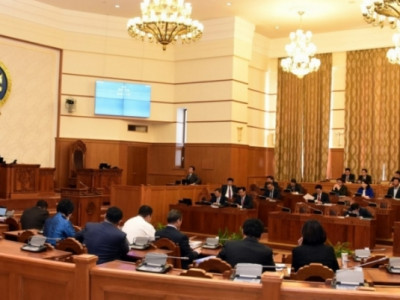 ЧУУЛГАН: Ганц Б.Батзориг сайд биш Засгийн газар огцрох ёстой 