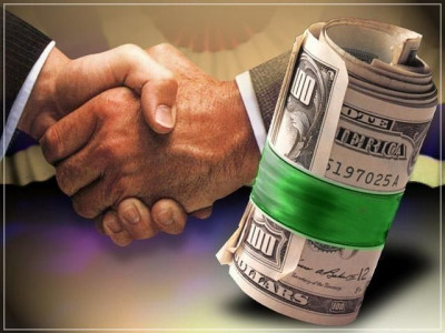 Намууд хандив нэрээр авлига авдаг уу