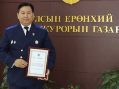 Иргэдийн газрыг булаан дээрэмдсэн гэх прокурор П.Эрдэнэбатыг АТГ-т шалгаж байна
