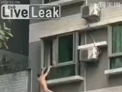 6-р давхрын цонхноос дүүжлэгдсэн нүцгэн Н-А-гийн гар алдран унаж буй БИЧЛЭГ ... /16+/