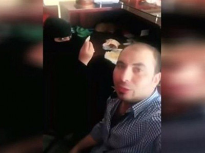 Саудын Араб улсад эмэгтэй хүнтэй өглөөний зоог барьсан Египет эр баривчлагджээ