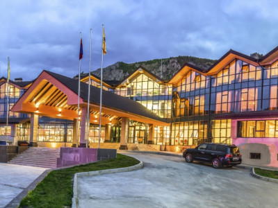 Үйлчилгээний соёлыг уландаа гишгэсэн Resort World Terelj Hotel-ынхон