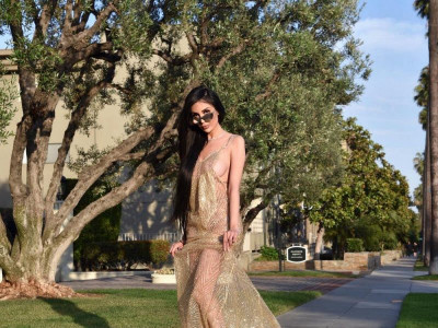 Ким Кардашиан шиг болохын тулд 30 удаа гоо сайхны хагалгаанд оржээ