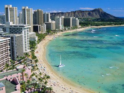 Гэр бүлийн хамт Хавайн арал дээр аялаж явсан Монгол хүү далайн усанд живж амиа алджээ