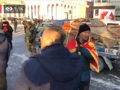 Талбай руу жагсагчдын гэр ачман машин орж эхэллээ