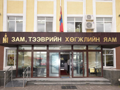 Зам тээврийн яамны ажлын хэсэг галт тэргэнд архидаж танхайрчээ
