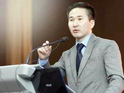  Б.Мэргэн: Юун Ерөнхийлөгчийнх, бүр хаант засаглал руу орох гээд байна